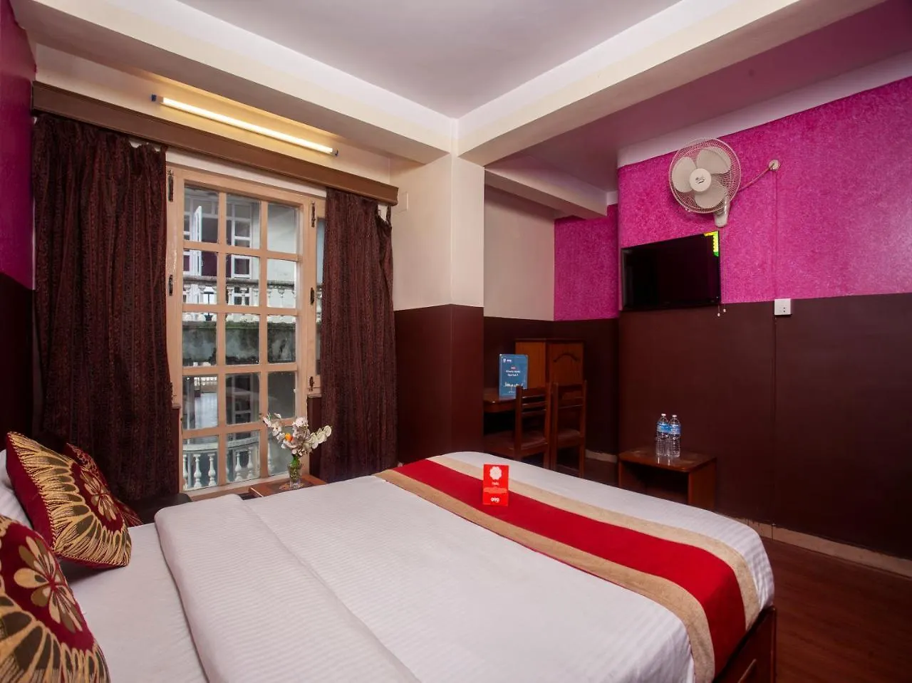 Spot On 169 Hotel Cosmic Κατμαντού